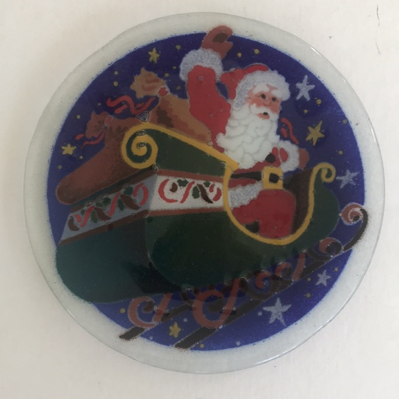 Peggy Karr Santa in Flight 8" Fused Glass Christmas Plate NIB - signed - Picture 2 of 6